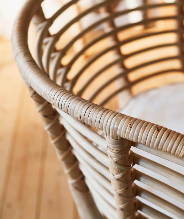 Estructura corbada d'una butaca de rotang.