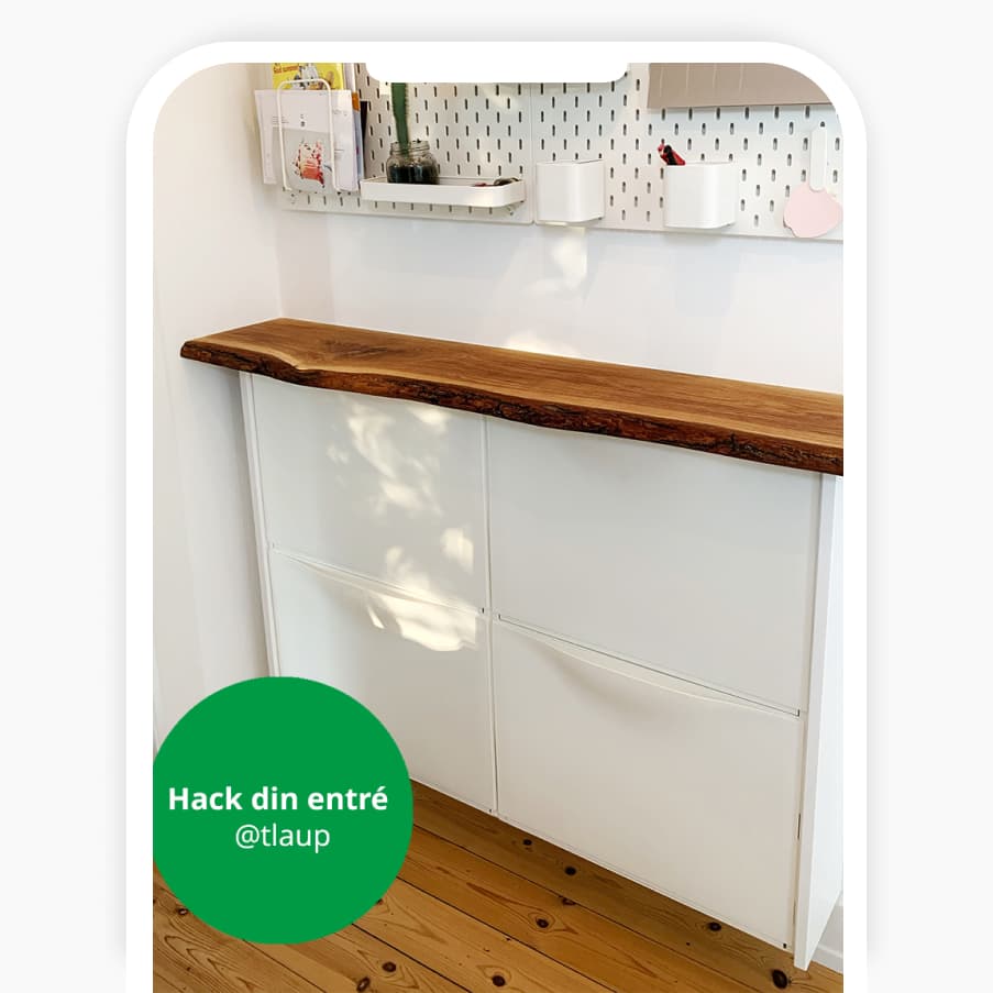 Et billede i en telefon af fire TRONES skoskabe sat sammen til et møbel med en træplade over