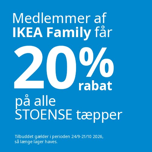 Et blåt grafisk billede med hvid tekst: "Medlemmer af IKEA Family får 20% på alle STOENSE tæpper. Tilbuddet gælder i perioden 24/9 - 21/10 2026, så længe lager haves."