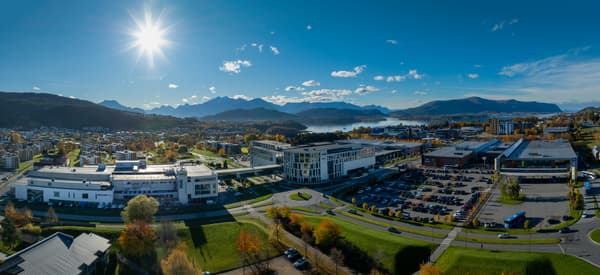 Et oversiktsbilde av Amfi Moa som ligger i Ålesund.
