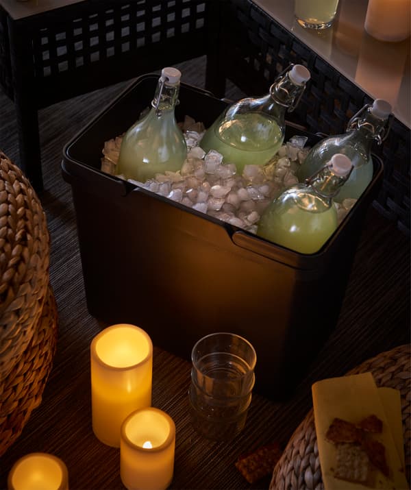 Et pourquoi ne pas utiliser une poubelle de tri pour garder les boissons au frais et les déplacer facilement pendant les sorties en ville?