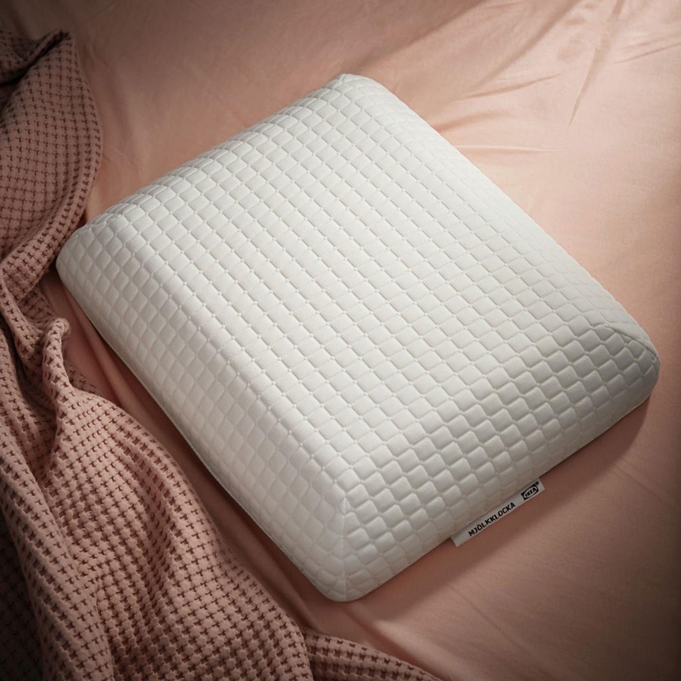 Experience the ergonomic pillow effect