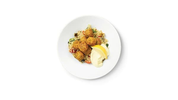 Falafel golyók kuszkuszos körettel.