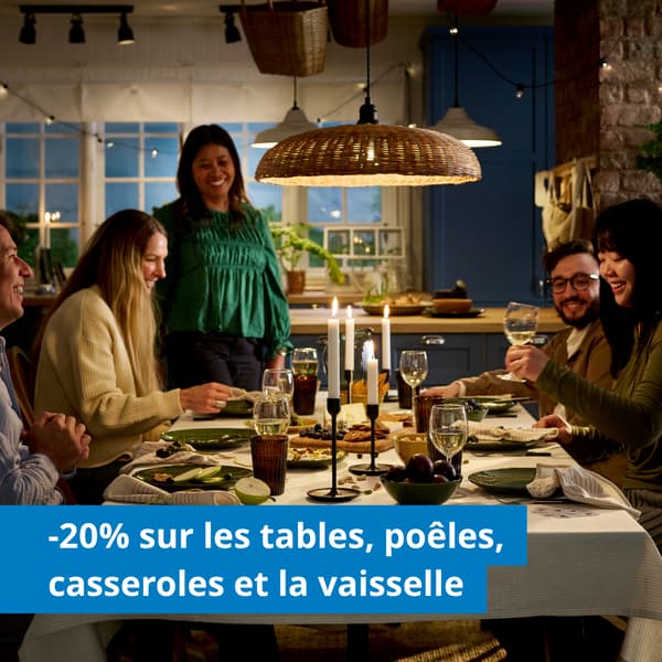 Famille autour d'une table