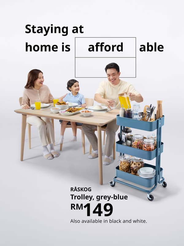 Family with one child having a meal at a LISABO dining table, using a RÅSKOG trolley for storage.
