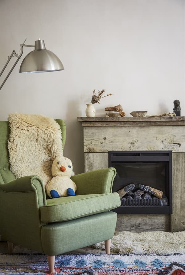 Fauteuil près du feu.