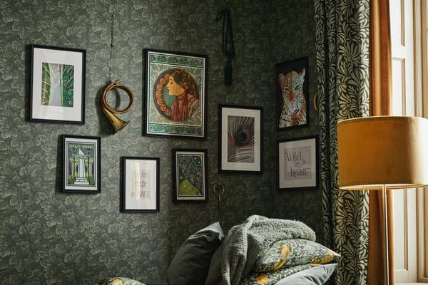 Feestdagen met IKEA: Bonte prints, opvallende kleuren en sfeerverlichting zetten de toon in nieuwe winter- en kerstcollectie