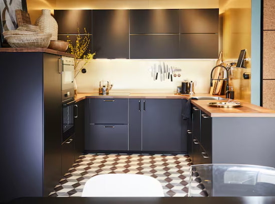 fekete U alakú konyha