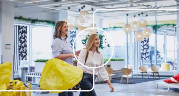 femmes faisant leurs achats