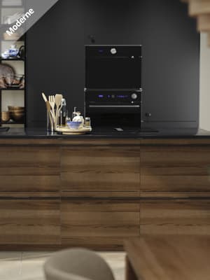 Finition STENSTA brun foncé avec meubles noirs