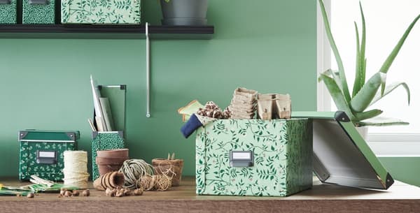 FJÄLLA Caixa con tapa, verde claro, motivo de flores, 25x36x20 cm