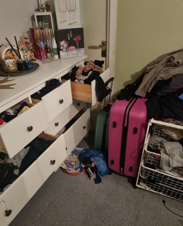 Före-bild av Angelicas garderob.