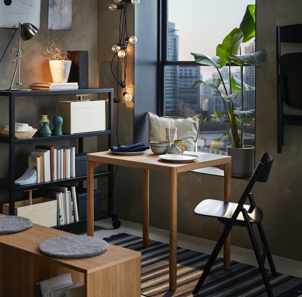 Folding dining chairs
