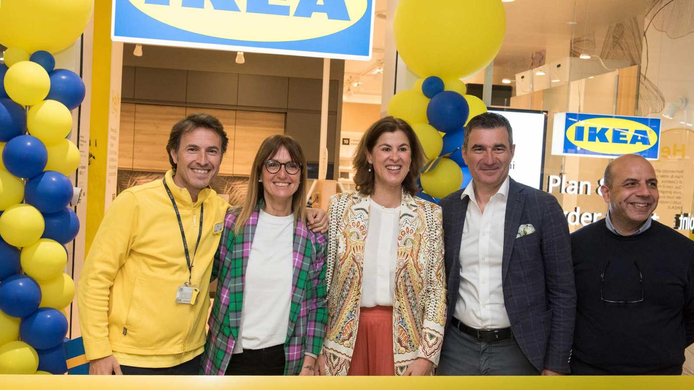 Folla all'apertura del nuovo IKEA PLAN & ORDER POINT A RENDE (CS) a ALL’INTERNO DEL CENTRO COMMERCIALE METROPOLIS
