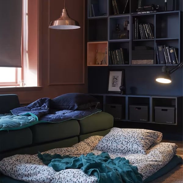 for-a-living-room-setup-thats-ready-for-friends-who-sleep-over