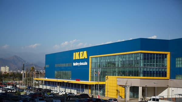 Foto del frontis de la tienda IKEA de Mallplaza Oeste.