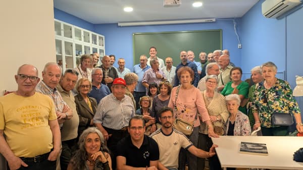 Foto familia pueblo Val de San Lorenzo