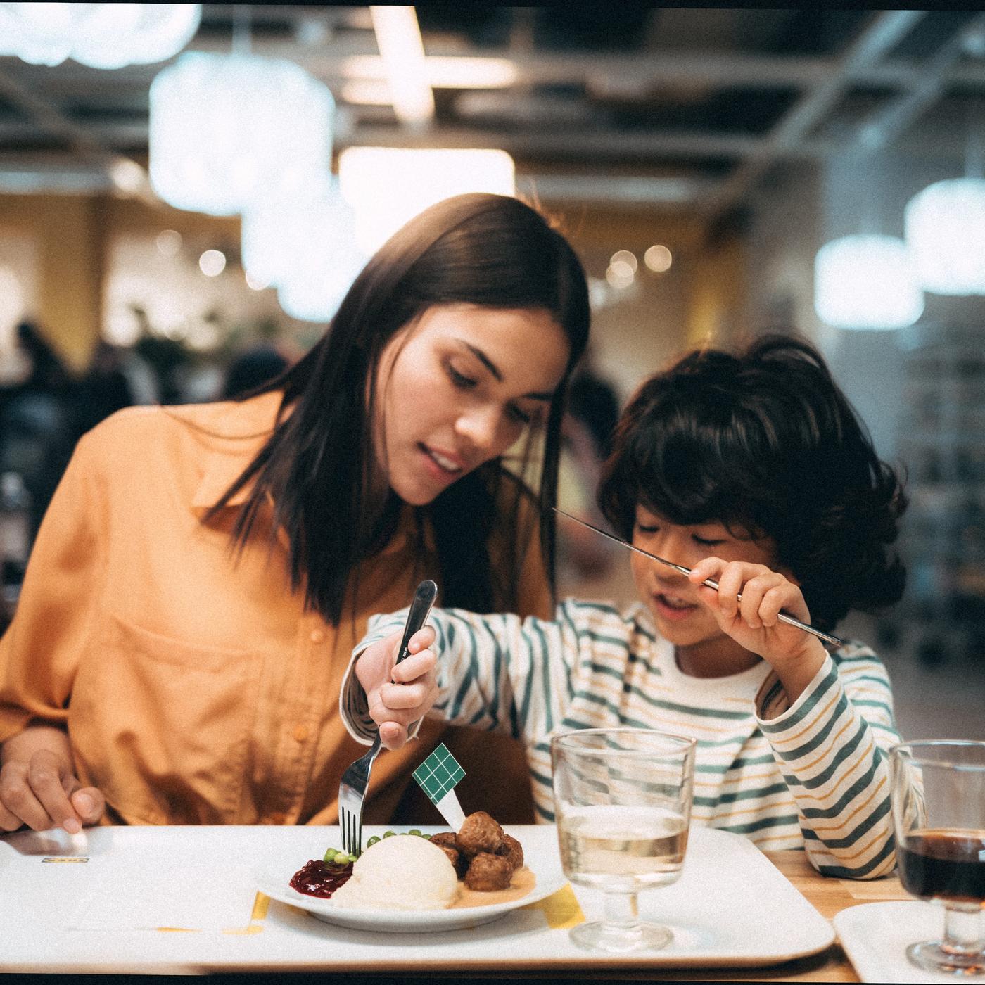 FOTO of a child eating a plate in the Swedish IKEA restaurant