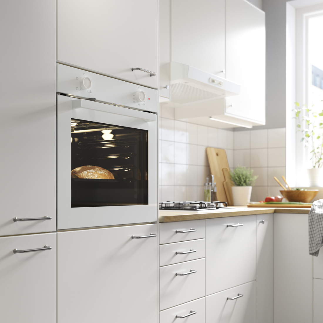 four blanc dans une cuisine blanche 