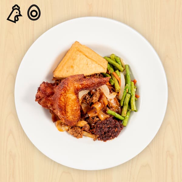 Fried kway teow set with 1pc of chicken wing