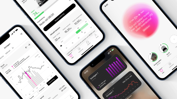 Fyra smartphones ligger på ett vitt underlag och visar olika skärmar från en hälso- eller träningsapp. Skärmarna visar grafer, statistik och färgade staplar i rosa, svart och grönt, med information om puls, aktivitet och mätvärden.