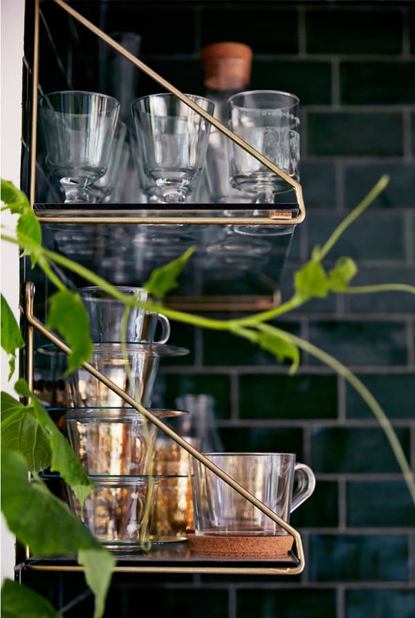 Gardez les verres à portée de main pour que les invités puissent se servir.