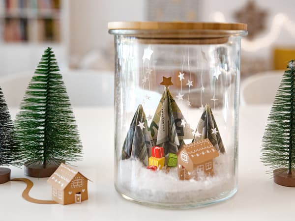 Geldgeschenk: Weihnachtsbäume im Glas