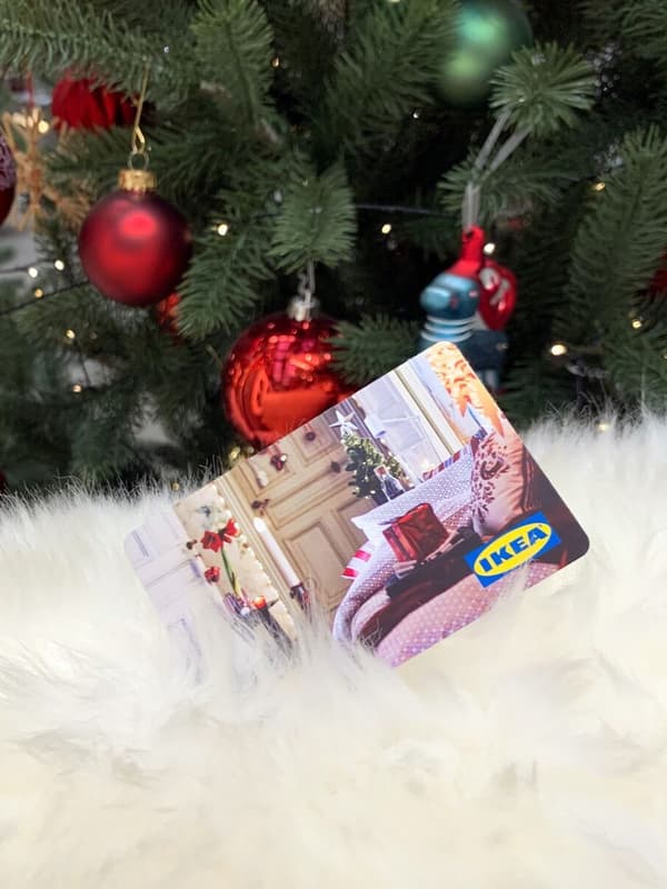 Geschenkkarte auf einem Teppich