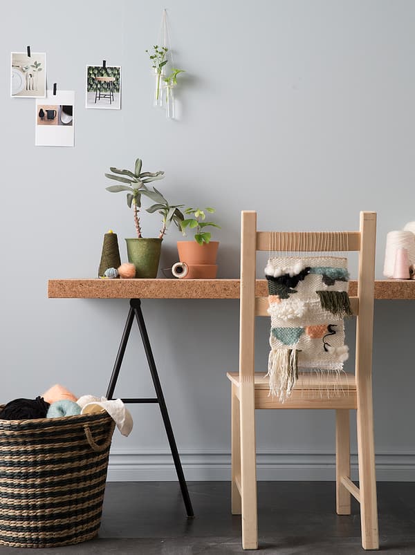 Get creative with a weaving project. It’s the perfect activity to experiment with materials, colours and sizes. Good luck!