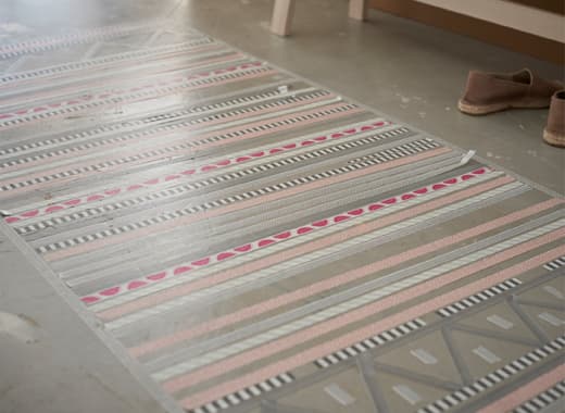 Get inspired and experience new home ideas from Ikea. Here we show you how to create a rag rug using IKEA UPPFATTA rolls of tape in pink, grey and mint-hued stripes with pink border. It’s fun and you can do it yourself!