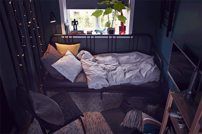 GIF que muestra cómo se transforma un diván en una cama.
