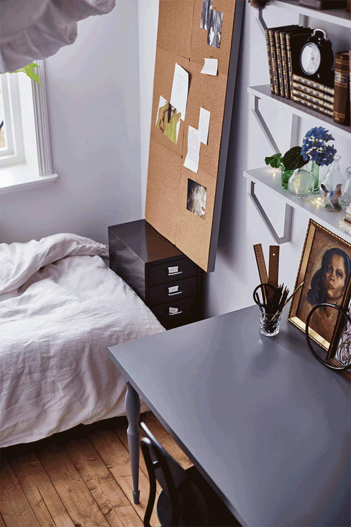 GIF showing how a noticeboard can be positioned horizontally so that it can be used as an additional work surface.