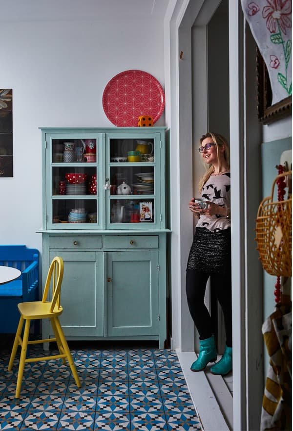 Glass-fronted storage means more organised cupboards.