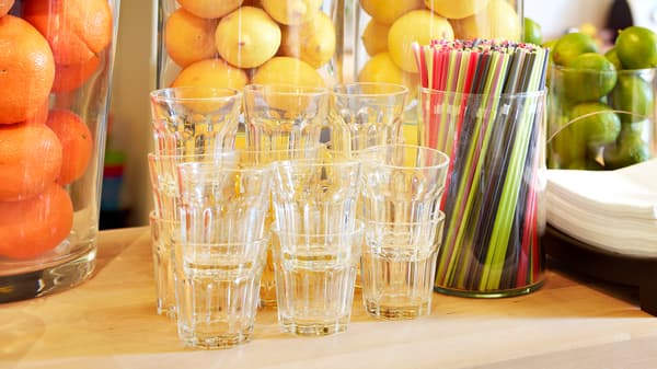 Glassware & jugs