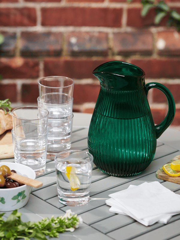 Glassware & jugs