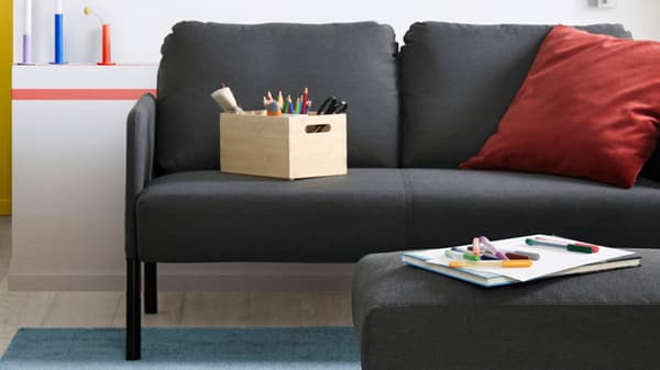 GLOSTAD grå soffa. 