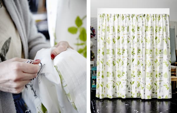 Gros plan d’Agnes en train de manipuler un morceau de tissu. Tissu au motif de feuilles accroché au mur