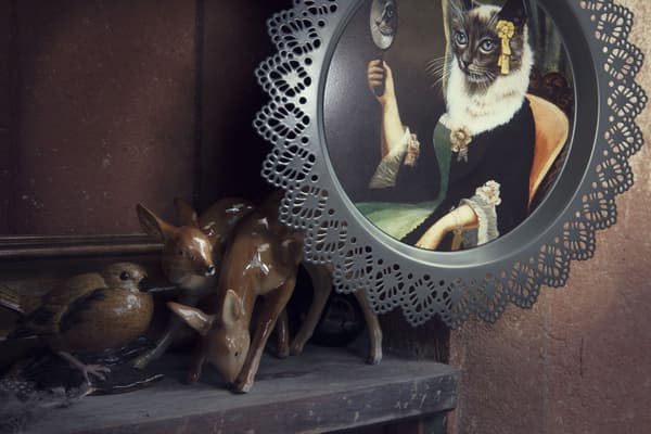 Gros plan sur les décos murales SKURAR présentant des chats et d’autres animaux décoratifs