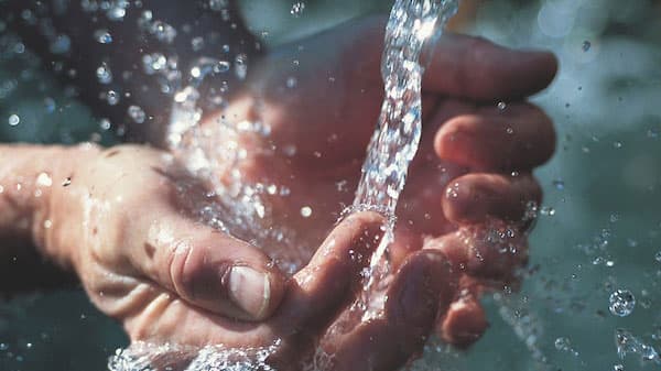 Gründlich Hände waschen für Küchenhygiene