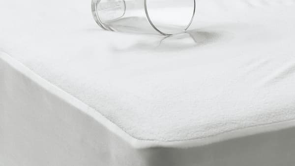 GRUSNARV waterproof mattress protector.