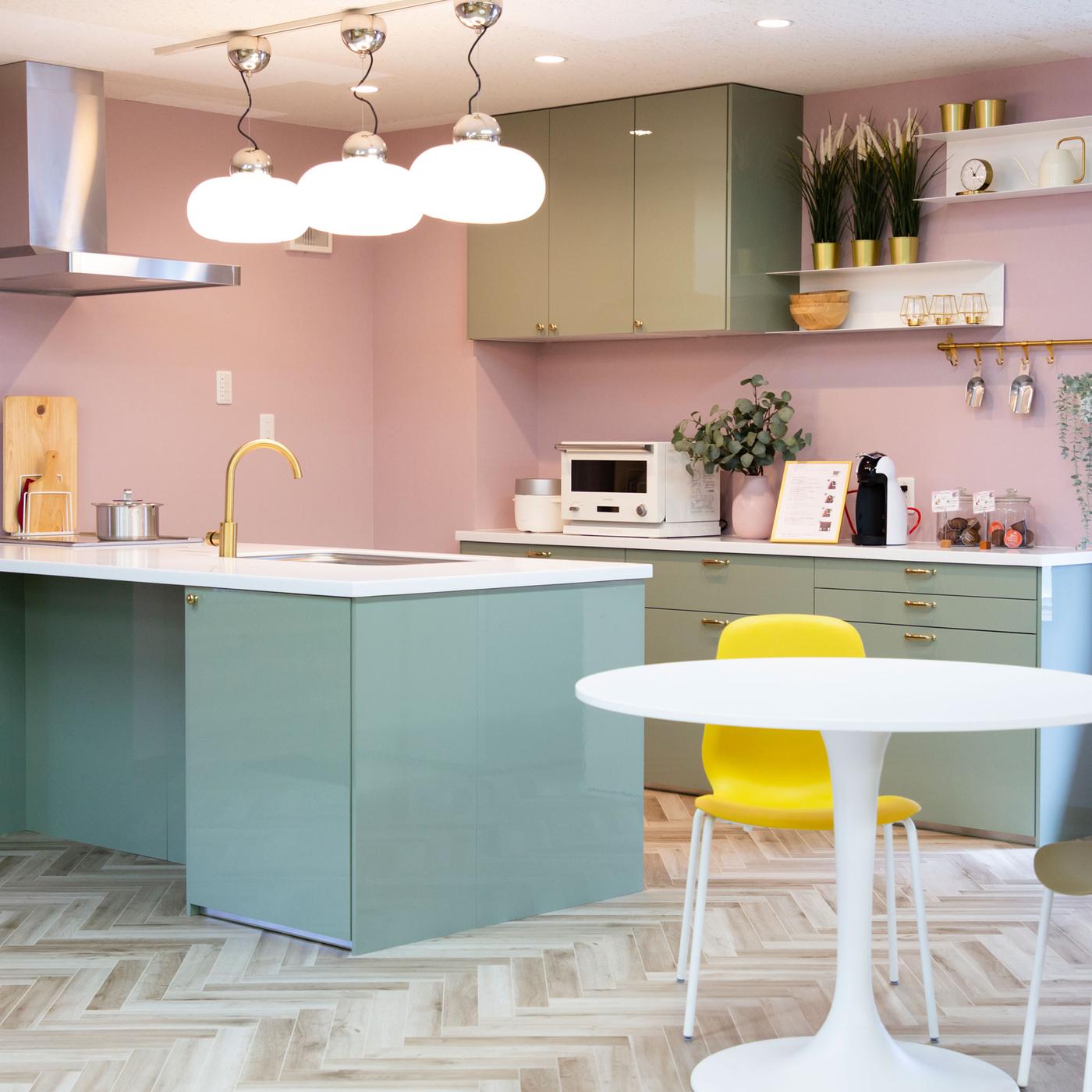 グリーンのキッチン