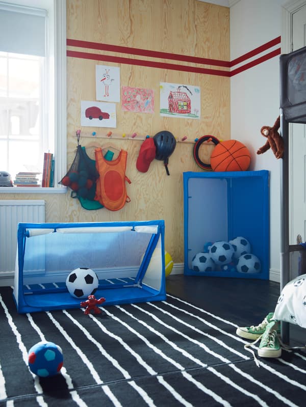 Gyerekszoba két SPORTSLIG labdatároló/kapuval.