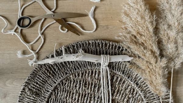 Halbe Spiralknoten von rechts werden geknüpft