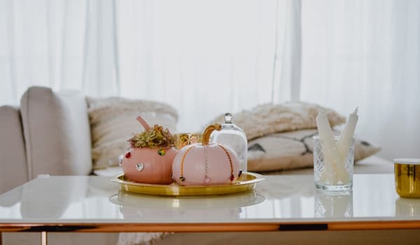 Halloween, but make it fancy! Here’s our very girly alternative to carved pumpkins