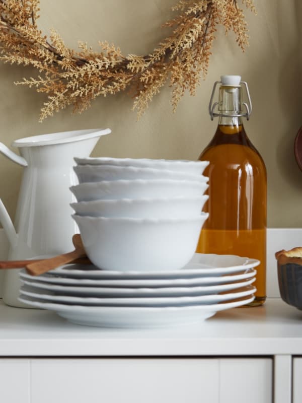 Halloween decor with dinnerware