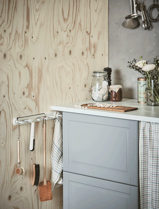 Help use your kitchen’s awkward spaces, with the help of this KOMPLEMENT hanger.
