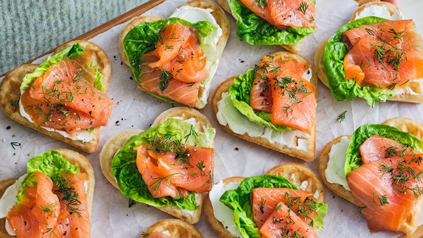 Herzhafte Waffeln mit Lachs und Frischkäse