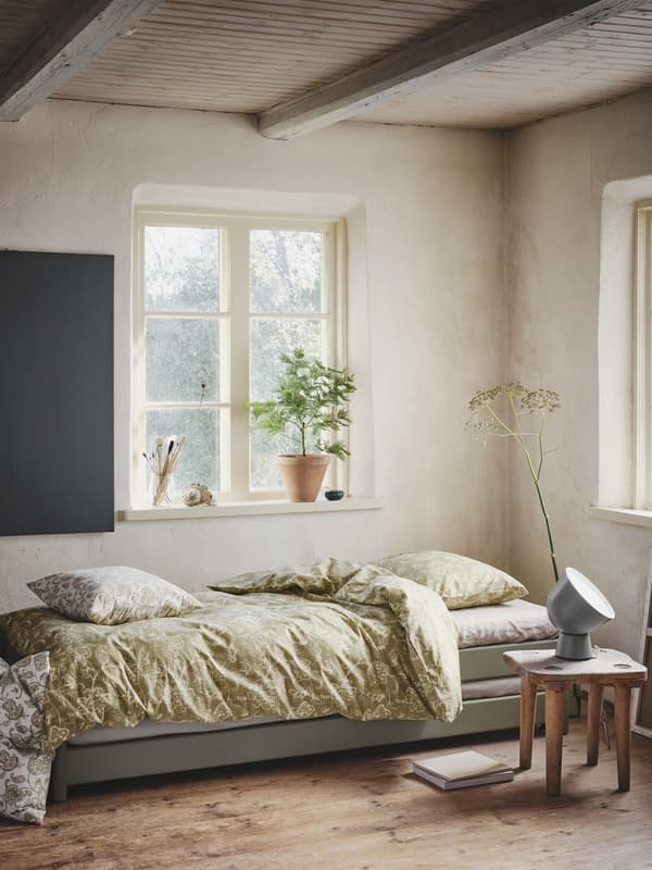 Heverő, olívazöld JUNIMAGNOLIA ágyneművel.