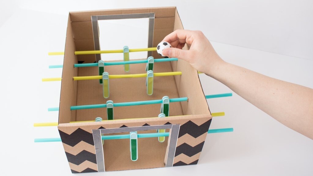 Zum DIY Tischfußballtisch