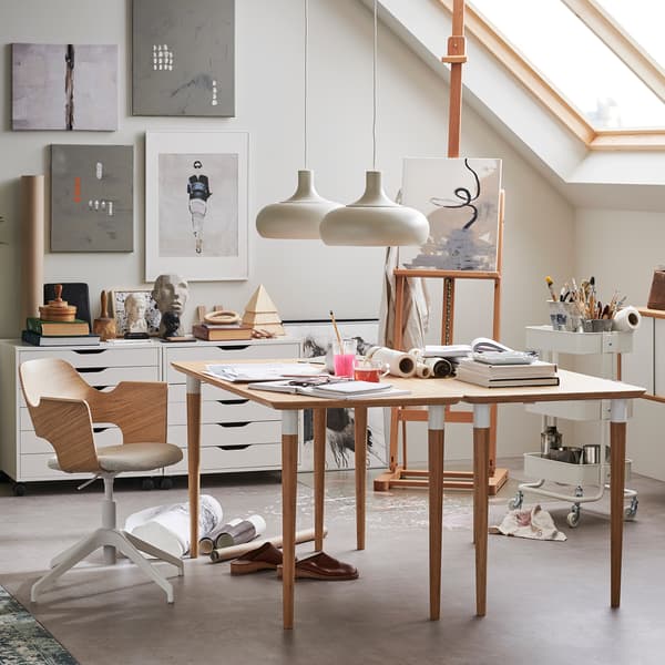 HILVER table in bamboo in an office space decorated with natural materials.